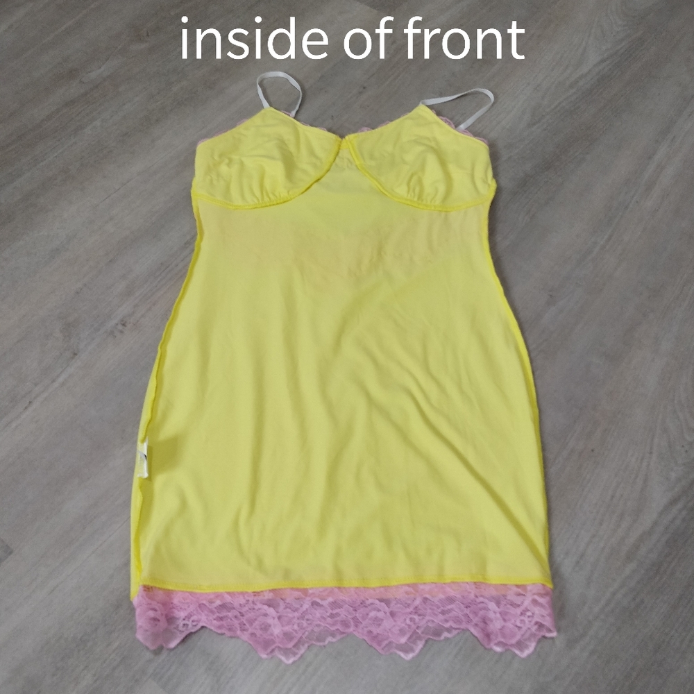Yellow with pink lace detail bodycon mini dress - Picture 15 of 15